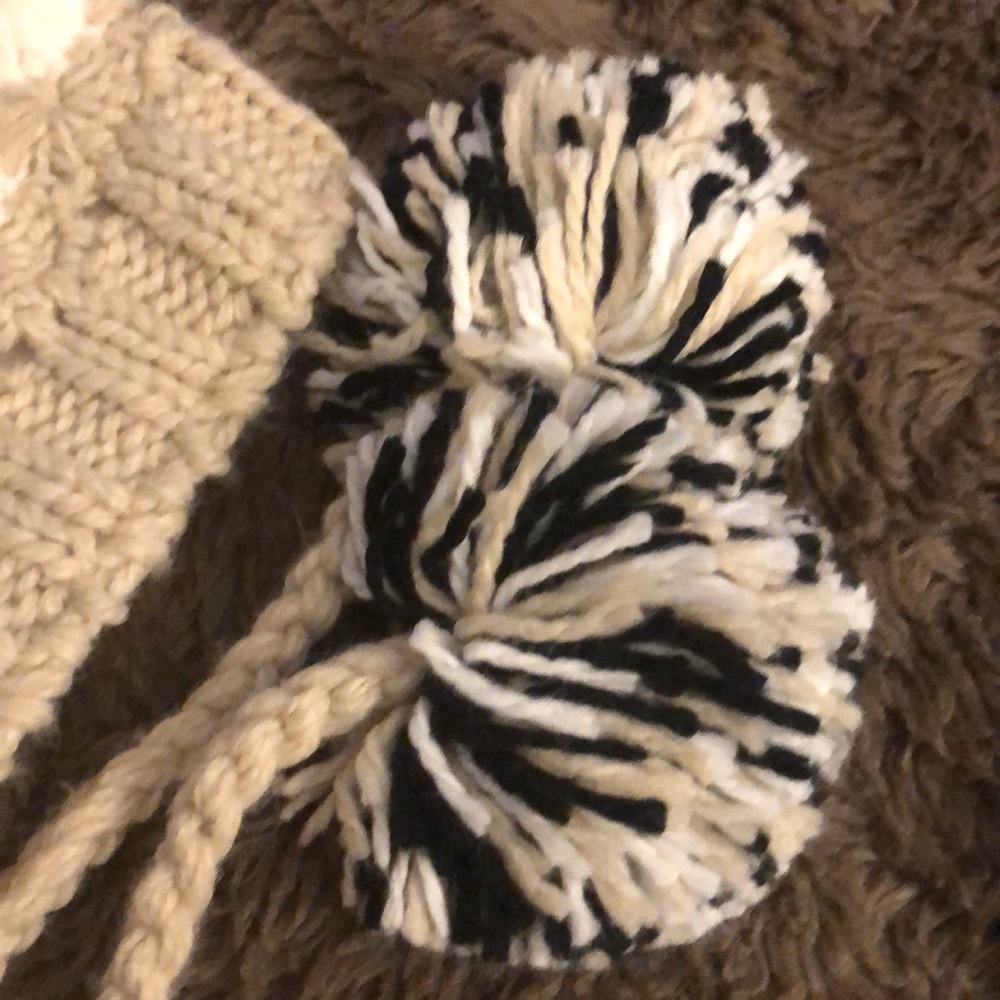 Knit hat ☃️ - Picture 2 of 4